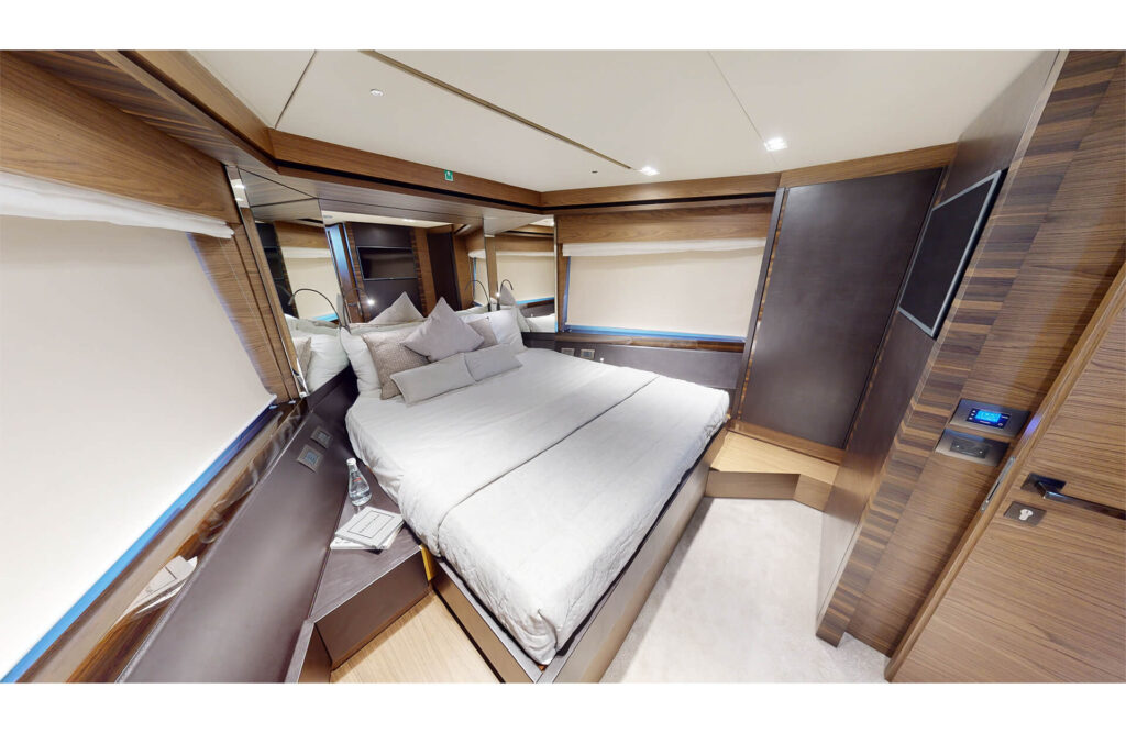Ferretti 670